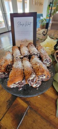 Custom Cannoli's